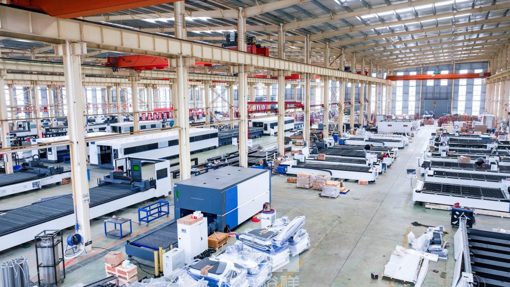 Interior de la fábrica de ADH MACHINE TOOLS