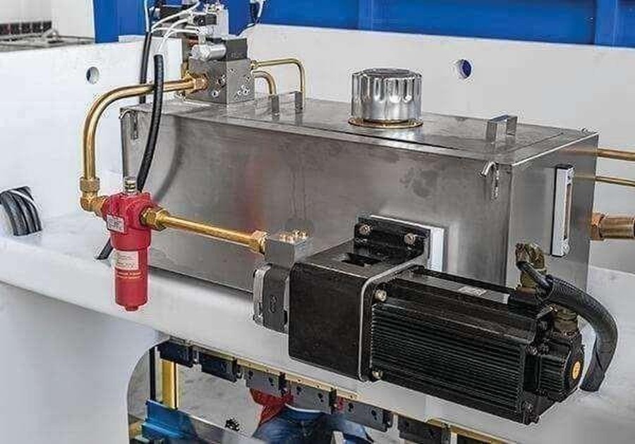 Servomotor y bomba hidráulica