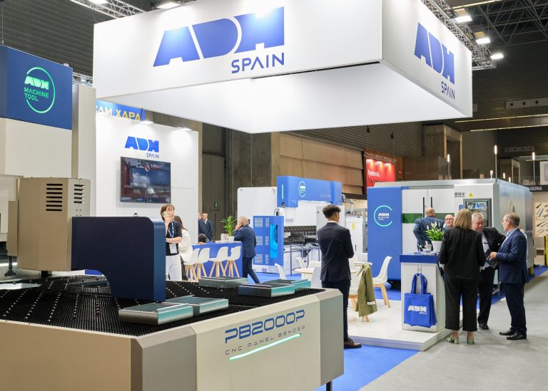 Paneladora CNC PB2000P en el stand de ADH SPAIN