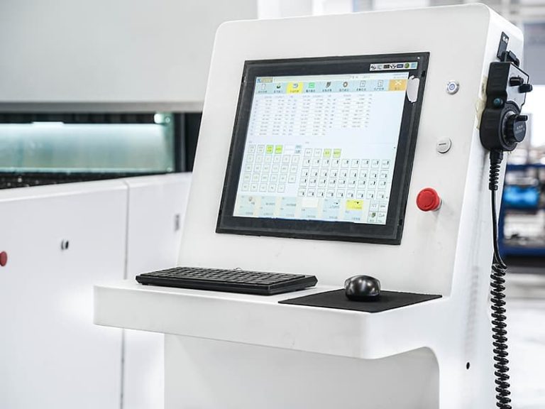 Puesto de control CNC de la paneladora automática